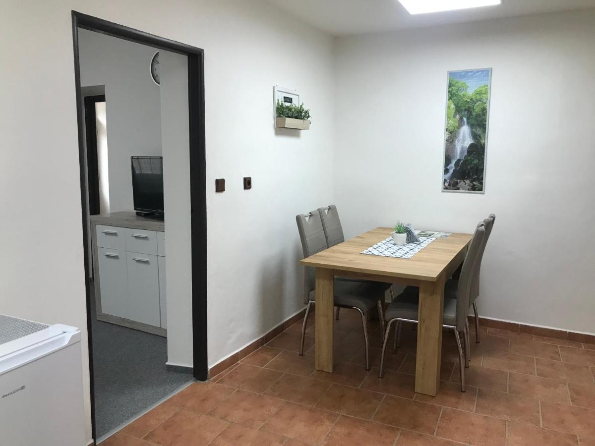 Cyklo-Moto Apartman Lomnice nad Luznici Exterior photo